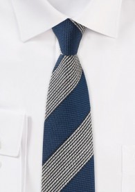 Krawatte traditionsreiches Streifenmuster navyblau