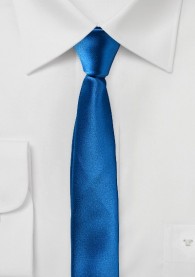 Extra schmal geformte Krawatte ultramarin