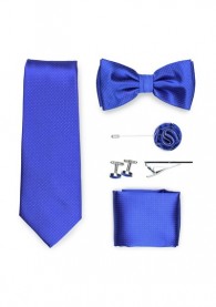 Geschenkbox punktgemustert ultramarinblau mit Krawatte, Schleife und Zubehör
