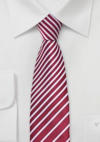 Krawatte schmal geformt mittelrot Streifendessin