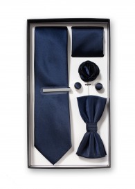 Geschenkbox dunkelblau mit Krawatte, Fliege,