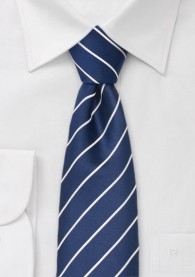 Krawatte in marineblau und weiß schmal