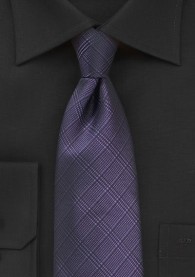 Markante Krawatte Linienkaro violett