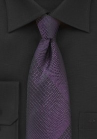 Krawatte lineares Dekor lila