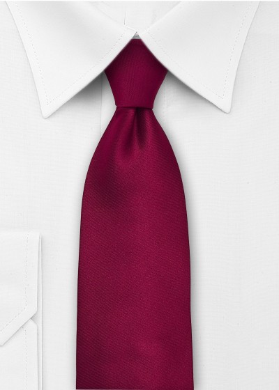 Krawatte in klassischem Dunkelrot