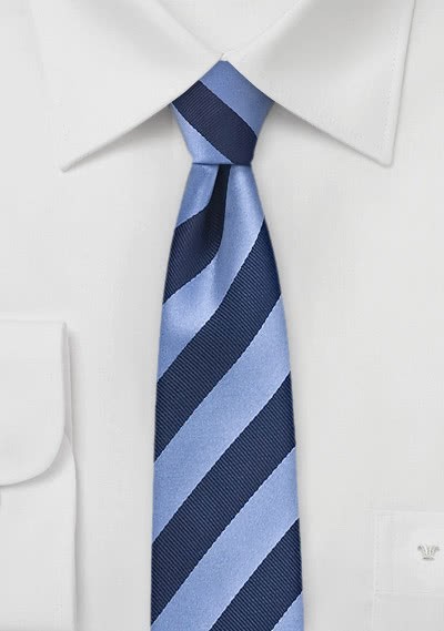 Krawatte blau hellblau Streifenmuster schmal 
