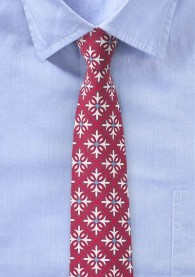 Rote Krawatte mit Karo-Ornament-Muster