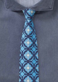 Türkise Krawatte mit konservativen Ornamenturen