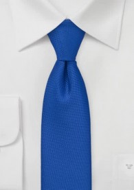 Schmale Krawatte texturiert in königsblau